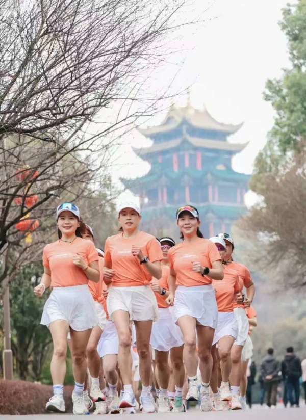 问界·2025重庆女子半马赛前训练营在鸿恩寺举行。主办方供图