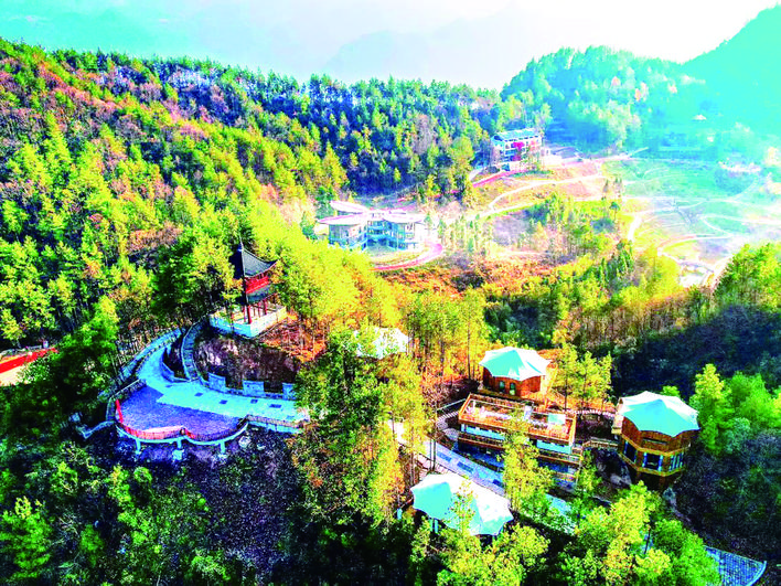 三峡古枫香园鹿鸣垭露营基地。